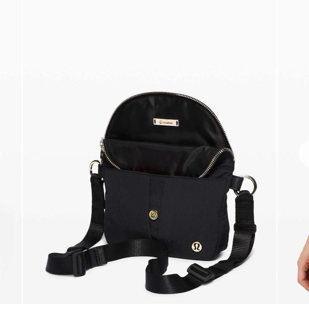 New Lululemon All Night Festival Micro Black Gold Athleisure Crossbody Belt Bag - Picture 6 of 15